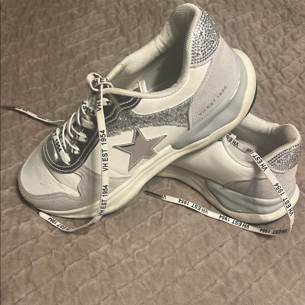 VINTAGE HAVANA Women's White and Gray Sneakers